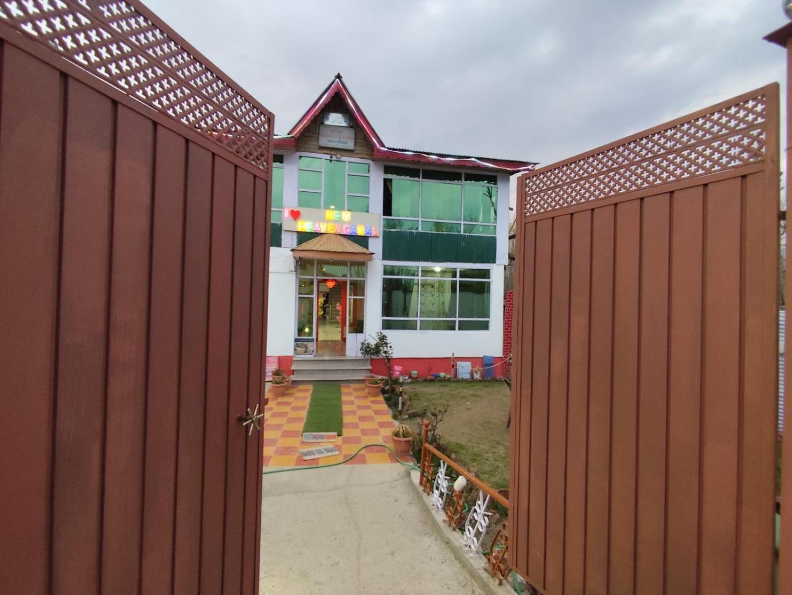 Hotel New Heaven Canal Srīnagar Dış mekan fotoğraf